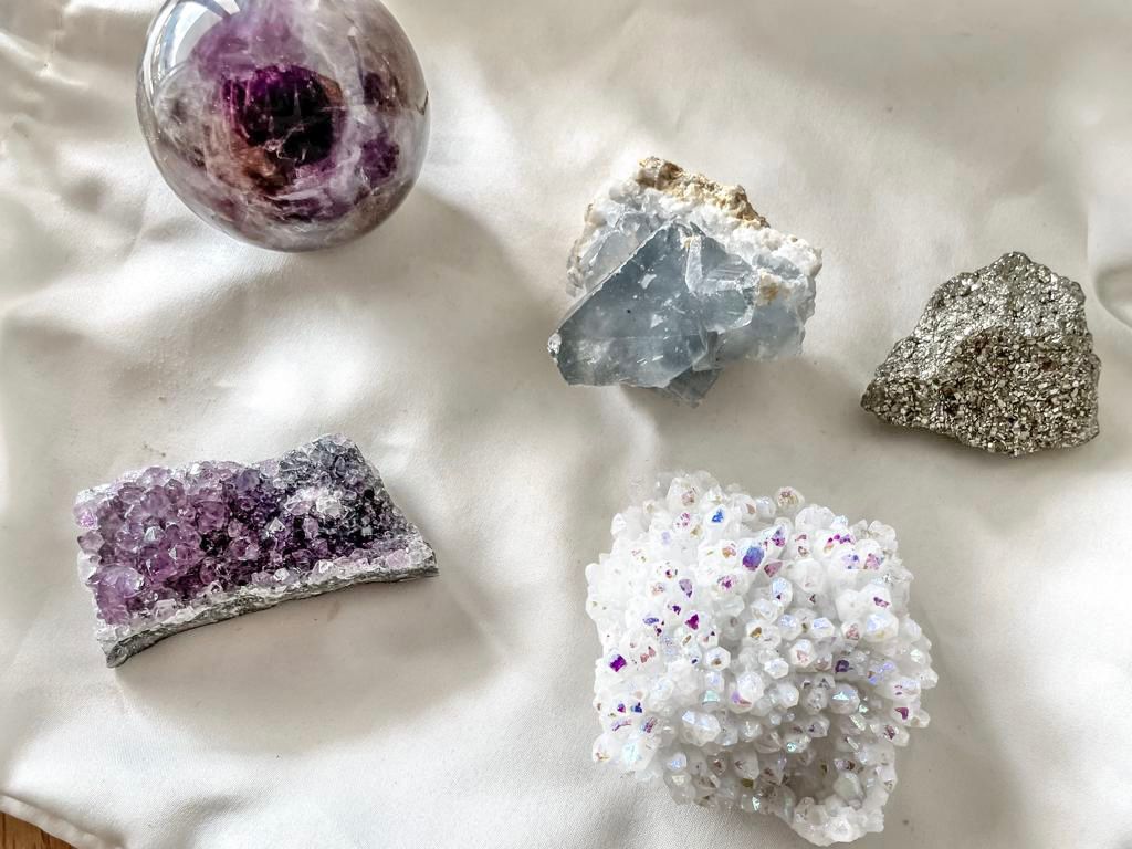 מדיטציה עם אבני החן, קריסטלים, 7 הצ'אקרות