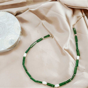 Stone collar with aventurine and white pearl