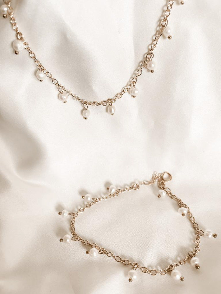 Pearl Necklace Description: