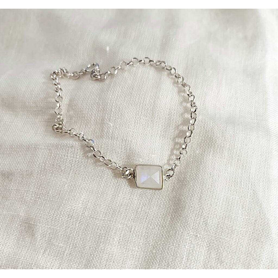 Silver bracelet with Moonstone stone