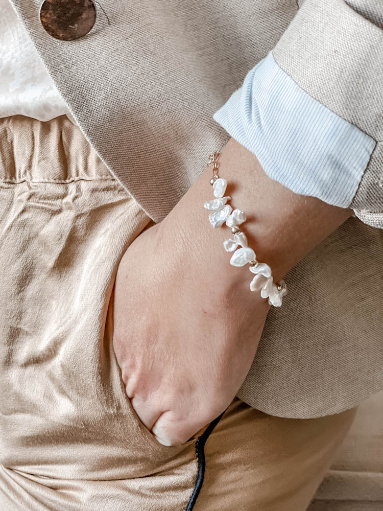 Elongated pearl bracelet